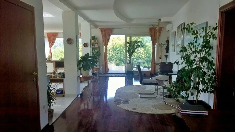 zagreb, podsljeme, djelomično dovršena vila poršine 650 m2 na parceli 3500 m2 - slika 7