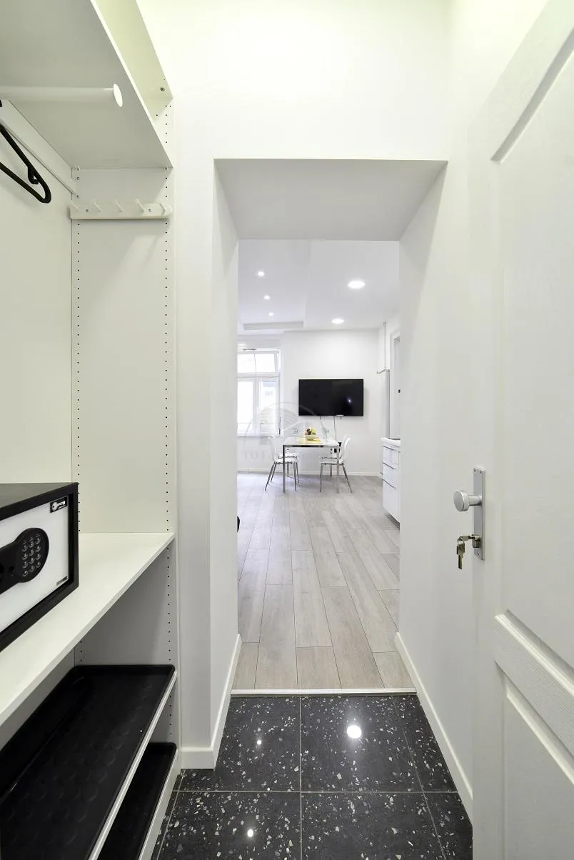 zagreb, strogi centar, 3 apartmana + tavan ukupne površine 203 m2, uhodan dnevni najam - slika 7