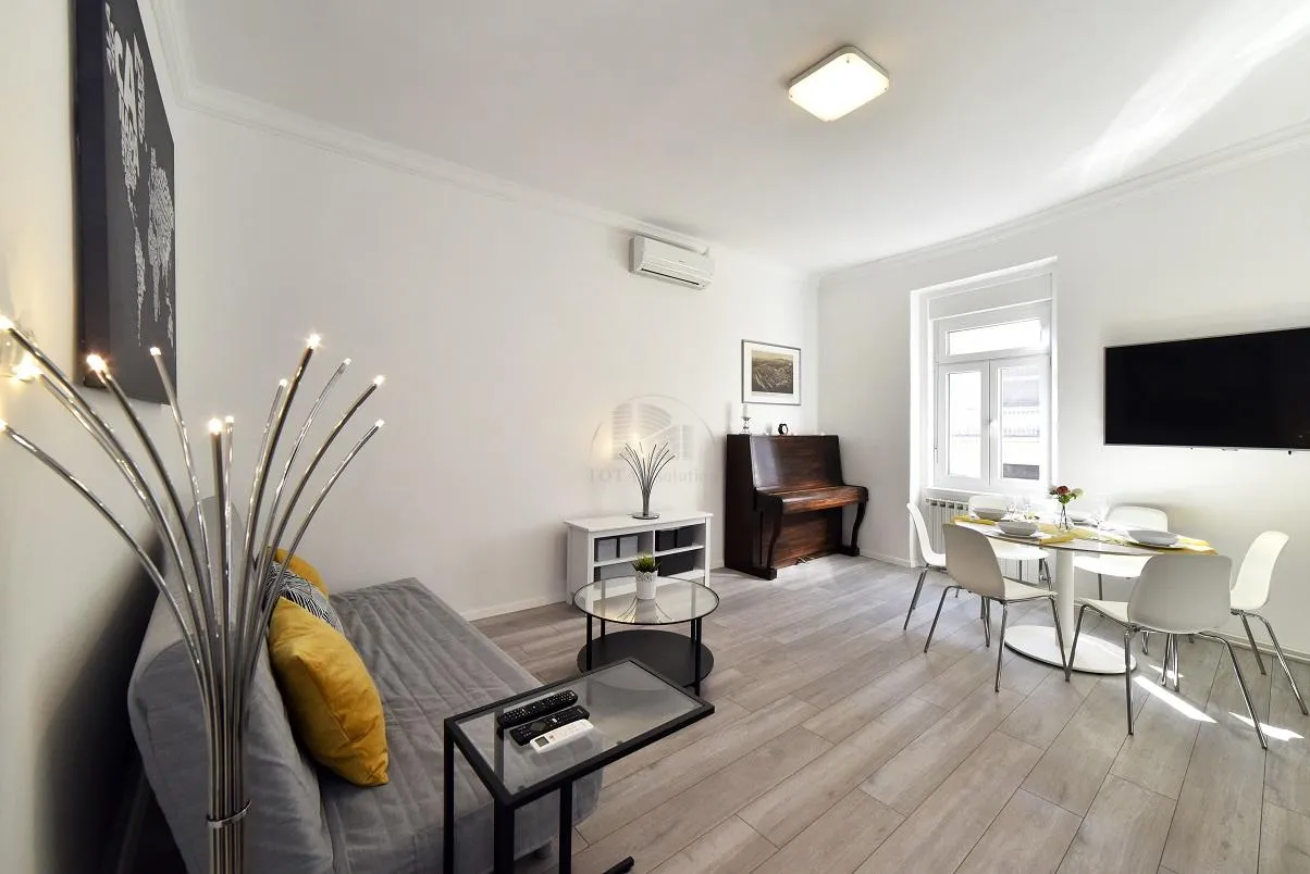 zagreb, strogi centar, 3 apartmana + tavan ukupne površine 203 m2, uhodan dnevni najam - slika 21