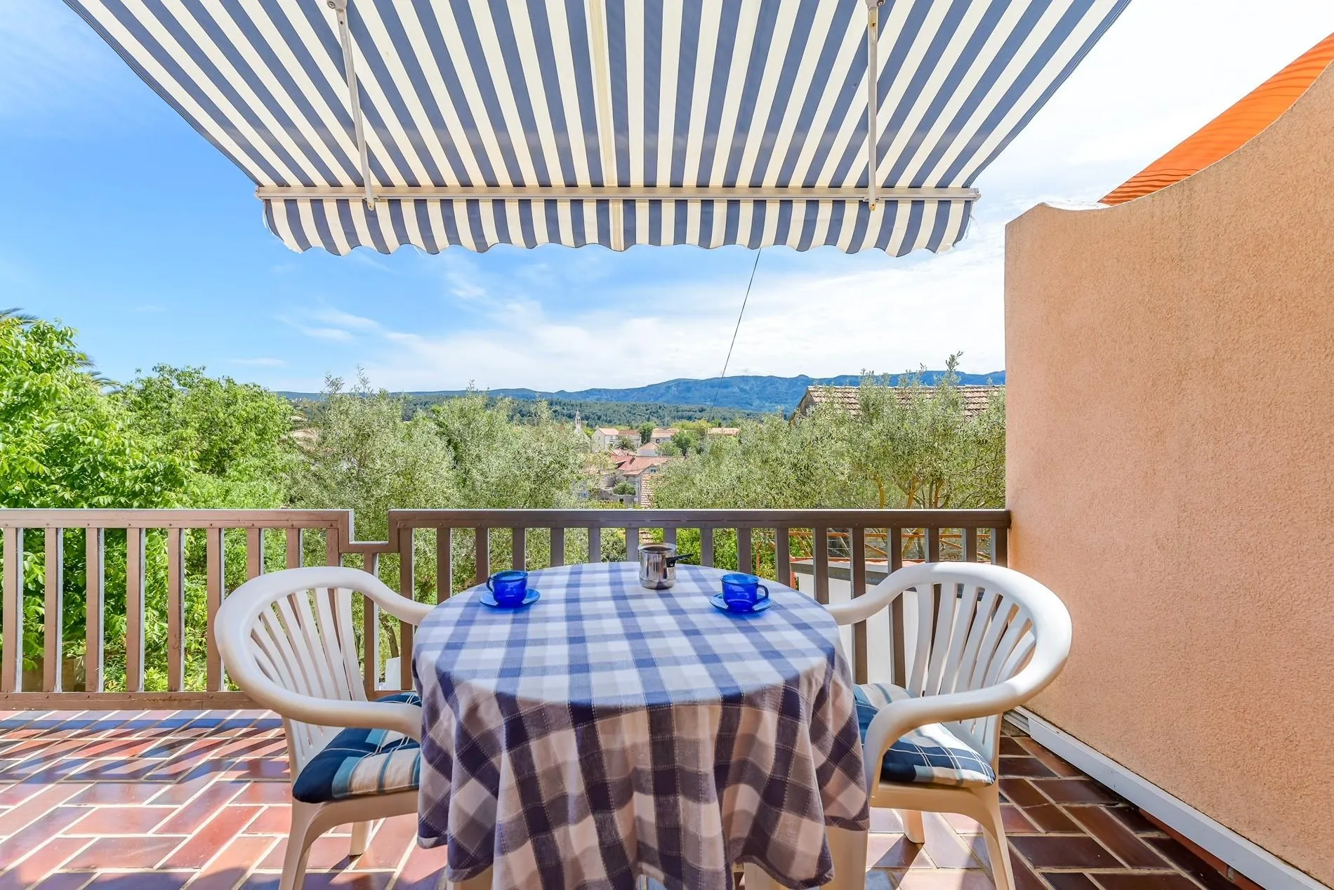 hvar- vrboska, kuća 200 m2, 100 m od mora, 4 apartmana - slika 11