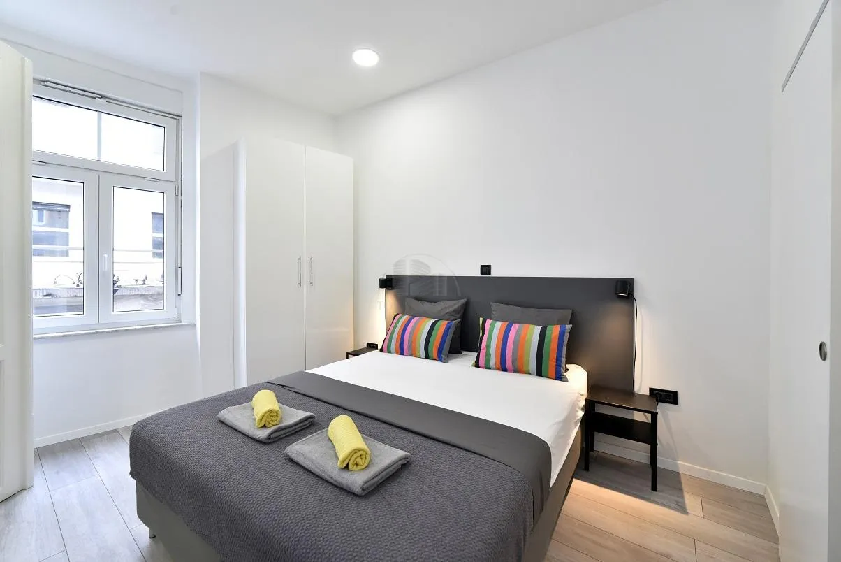 zagreb, strogi centar, 3 apartmana + tavan ukupne površine 203 m2, uhodan dnevni najam - slika 9