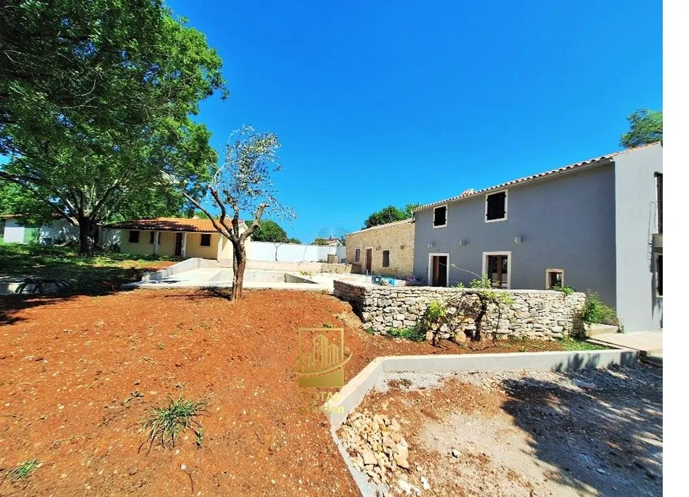 istra, barban, 1.5 km od mora, kuće 200 m2 sa bazenom okućnica 1640 m2 - slika 3
