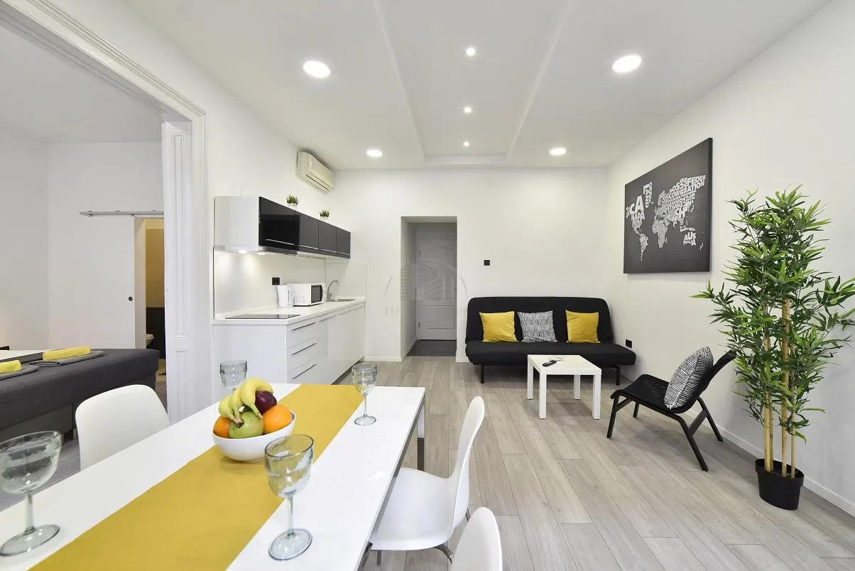 zagreb, strogi centar, 3 apartmana + tavan ukupne površine 203 m2, uhodan dnevni najam - slika 3