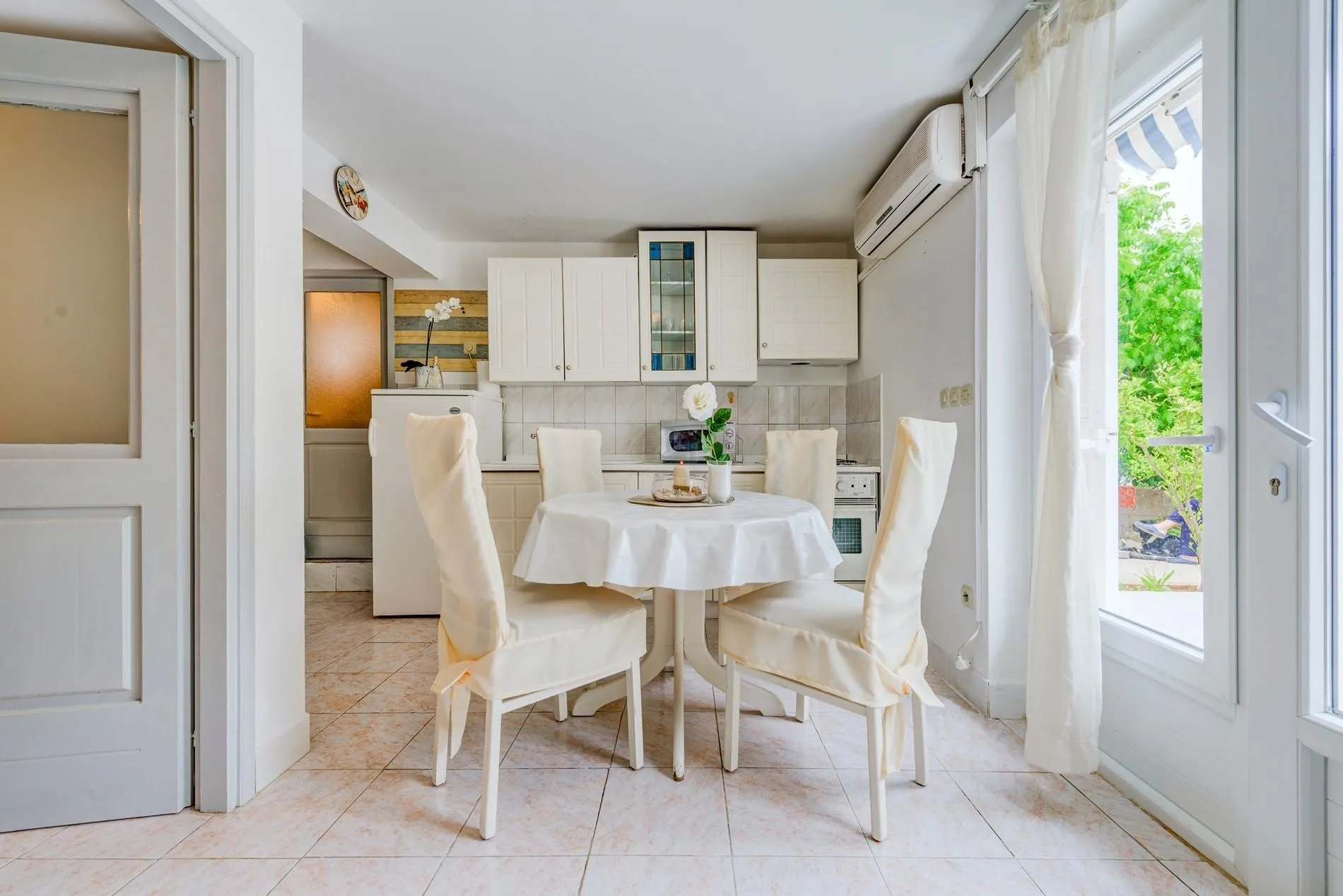hvar- vrboska, kuća 200 m2, 100 m od mora, 4 apartmana - slika 16