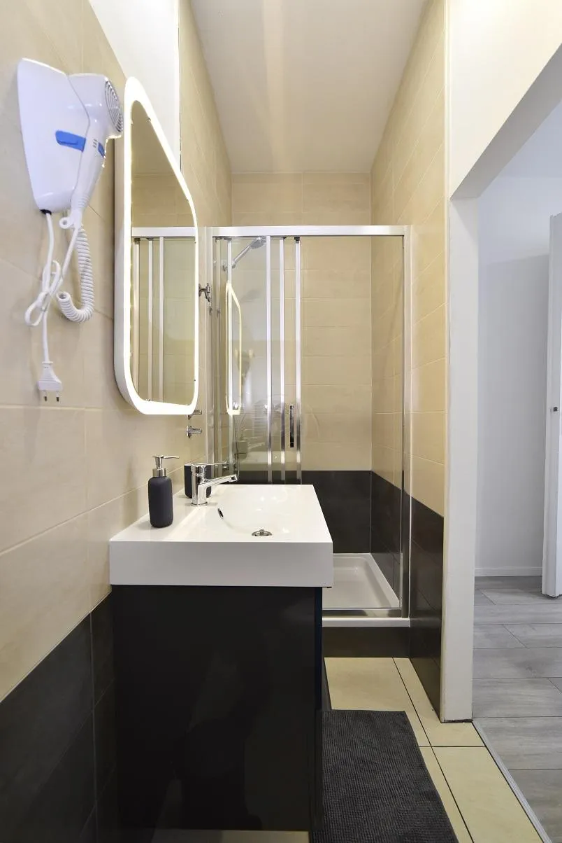 zagreb, strogi centar, 3 apartmana + tavan ukupne površine 203 m2, uhodan dnevni najam - slika 4