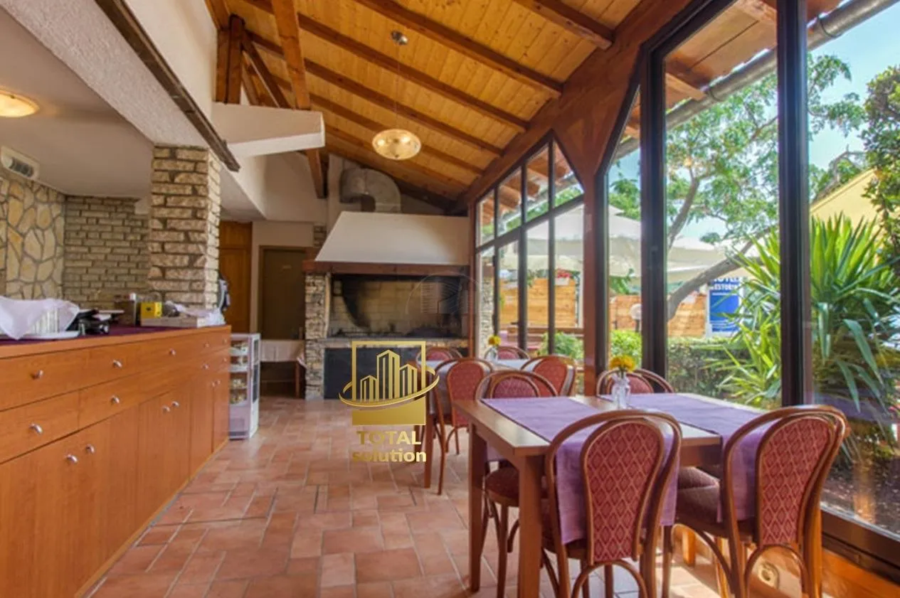 Otok Murter, uz more- 1. red- uhodani hotel sa tri zvjezdice 850 m2!!! (prodaja)