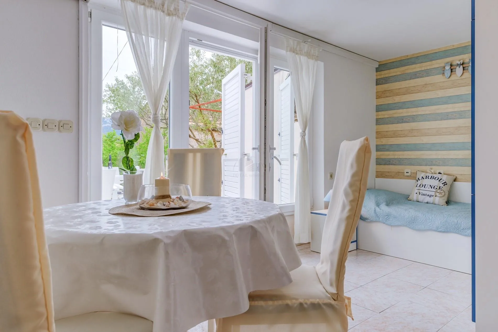 hvar- vrboska, kuća 200 m2, 100 m od mora, 4 apartmana - slika 20