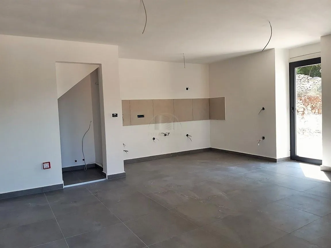 istra, trget, kuća 90 m2 sa bazenom, pogled na more, 450 m od mora - slika 8