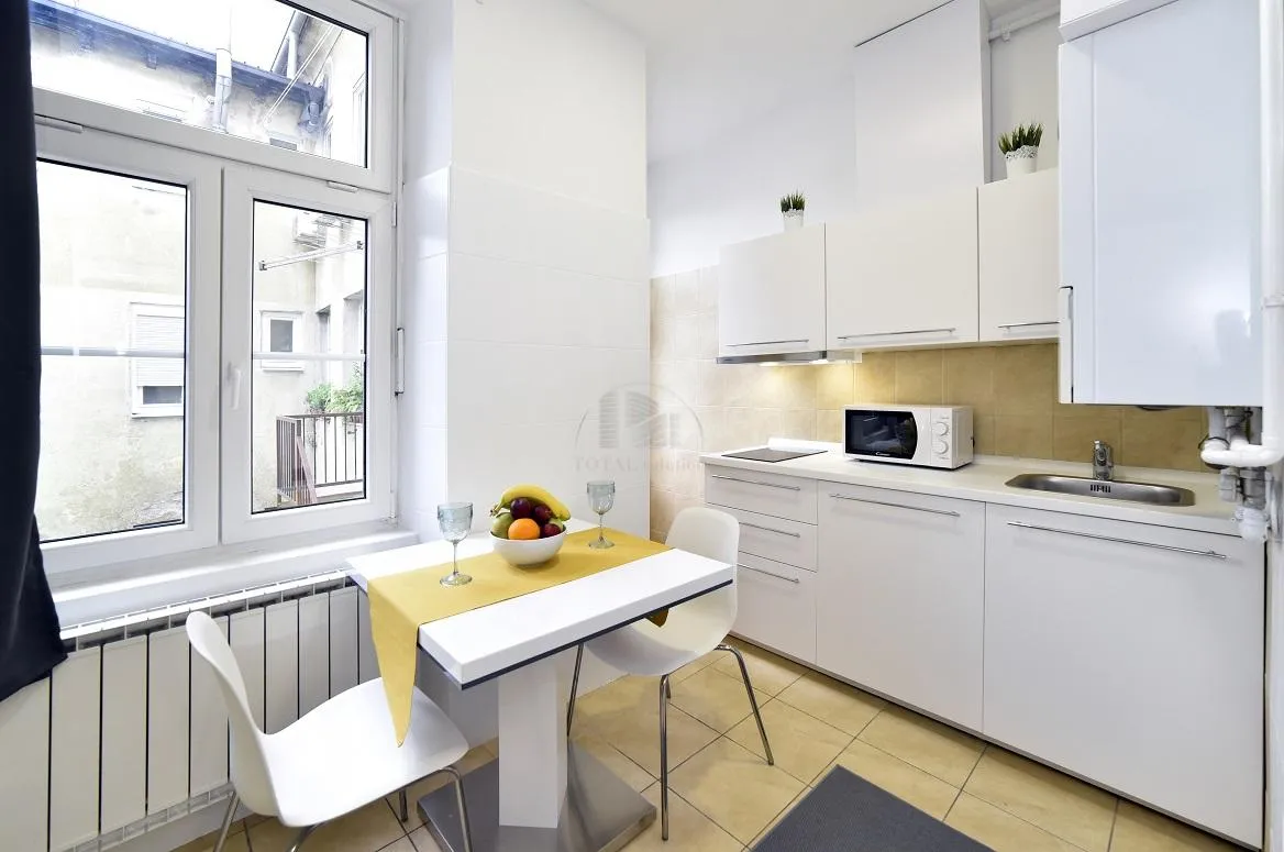 zagreb, strogi centar, 3 apartmana + tavan ukupne površine 203 m2, uhodan dnevni najam - slika 14