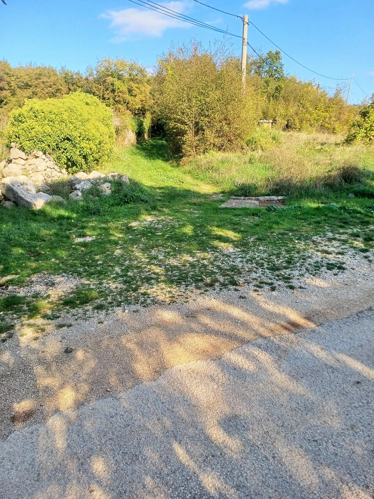 Labin, Ripenda Kras- 4 km od Rapca, 43000 m2 poljoprivredno zemljište, mogućnost gradnje gospodarskog objekta