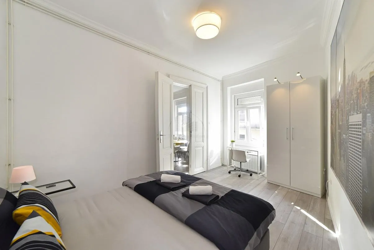 zagreb, strogi centar, 3 apartmana + tavan ukupne površine 203 m2, uhodan dnevni najam - slika 22