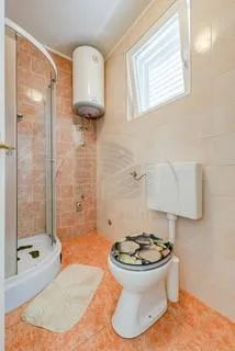 hvar- vrboska, kuća 200 m2, 100 m od mora, 4 apartmana - slika 29