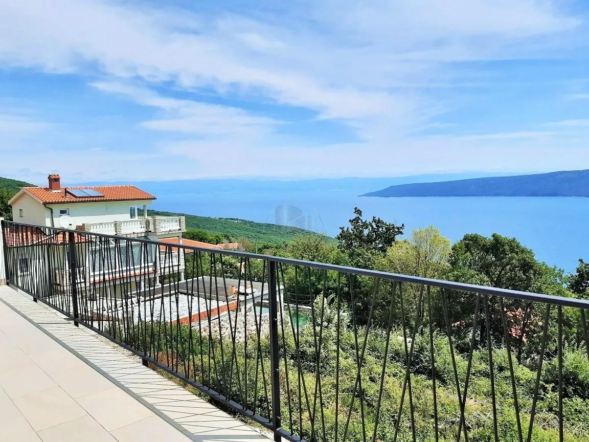 Istra Zagorje, kuća 100 m2 sa prekrasnim pogledom na Kvarnerski zaljev (prodaja)