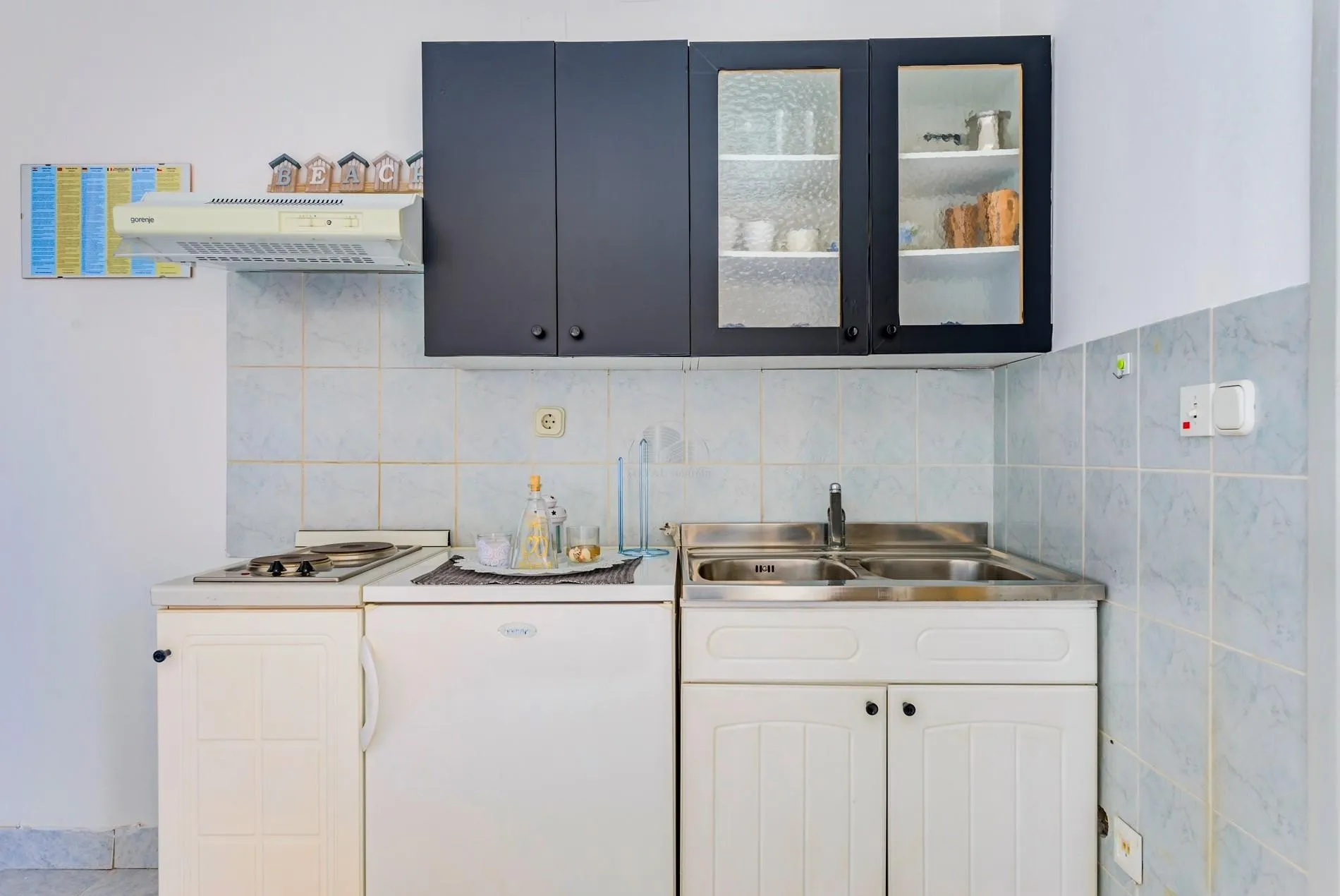 hvar- vrboska, kuća 200 m2, 100 m od mora, 4 apartmana - slika 3