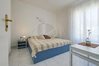 hvar- vrboska, kuća 200 m2, 100 m od mora, 4 apartmana - slika 27