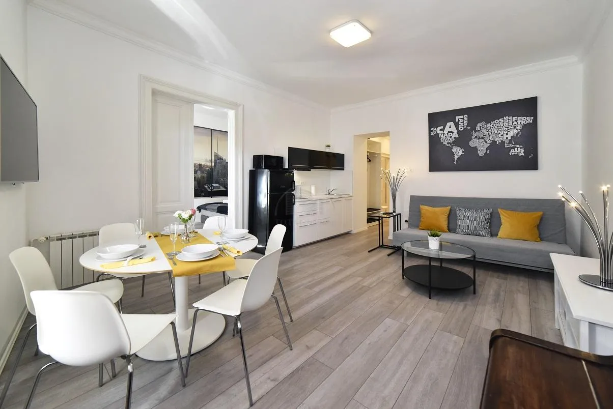 zagreb, strogi centar, 3 apartmana + tavan ukupne površine 203 m2, uhodan dnevni najam - slika 20
