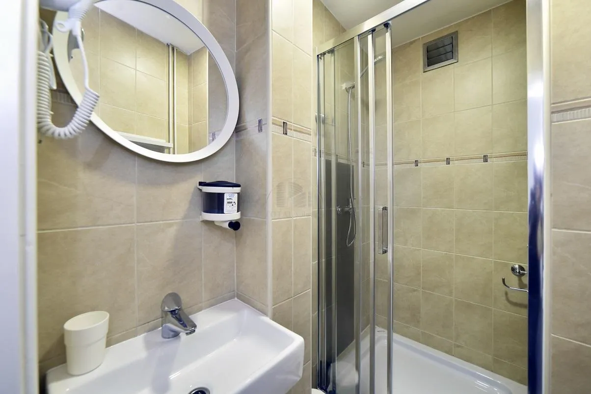 zagreb, strogi centar, 3 apartmana + tavan ukupne površine 203 m2, uhodan dnevni najam - slika 13
