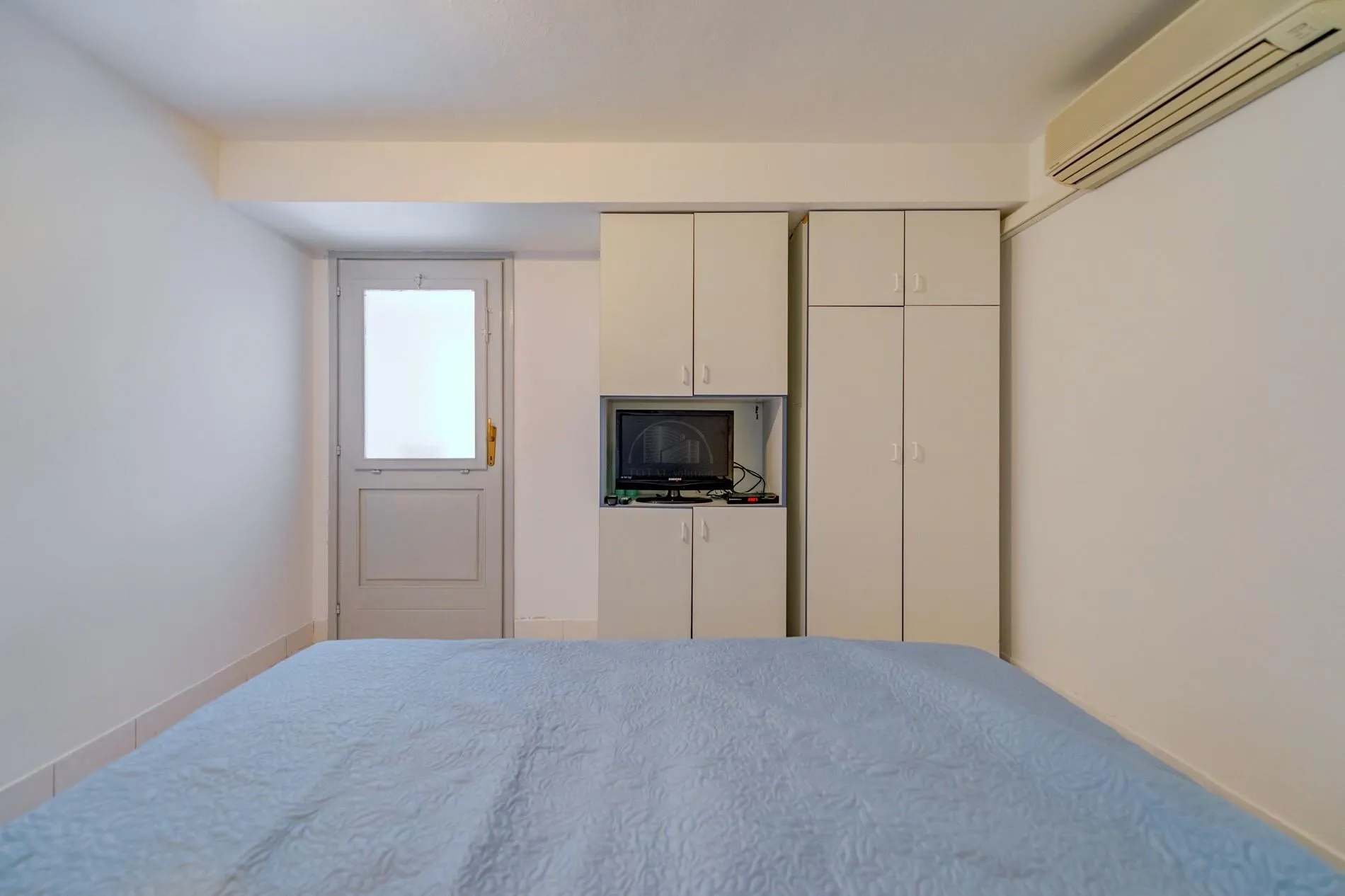 hvar- vrboska, kuća 200 m2, 100 m od mora, 4 apartmana - slika 14