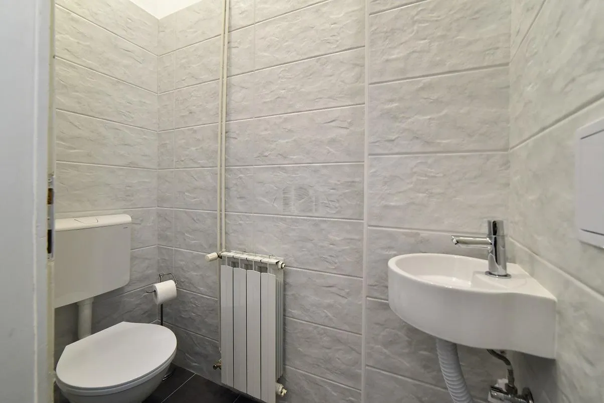 zagreb, strogi centar, 3 apartmana + tavan ukupne površine 203 m2, uhodan dnevni najam - slika 29