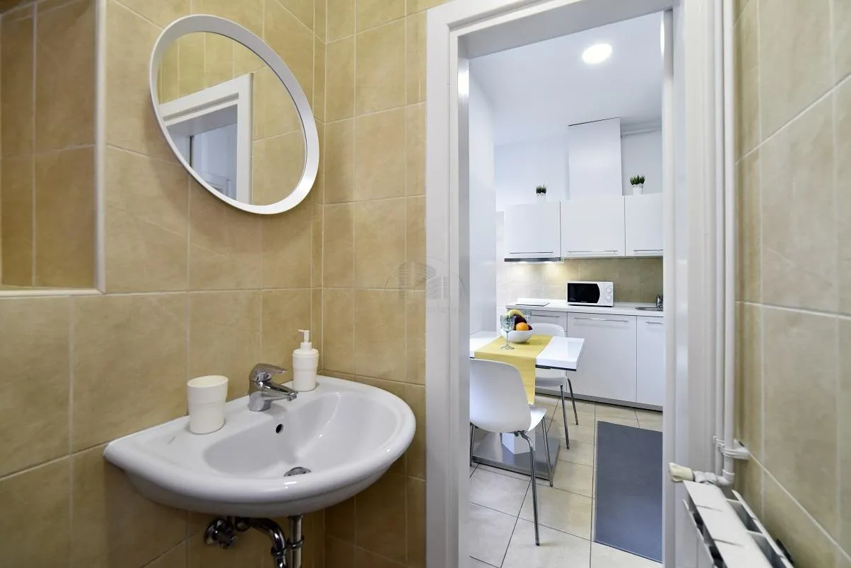 zagreb, strogi centar, 3 apartmana + tavan ukupne površine 203 m2, uhodan dnevni najam - slika 17