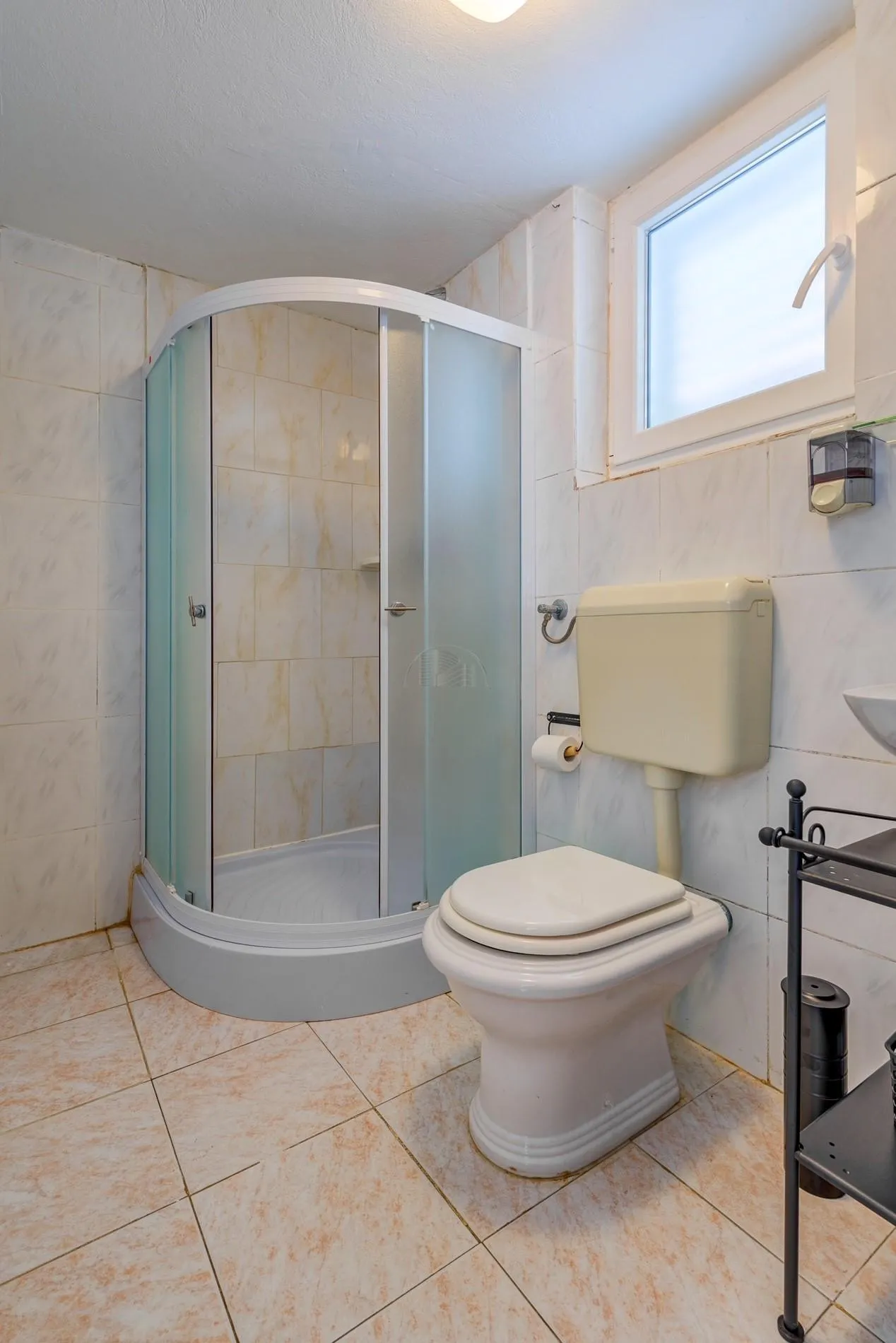 hvar- vrboska, kuća 200 m2, 100 m od mora, 4 apartmana - slika 21