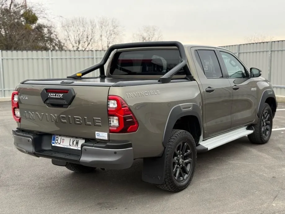 toyota hilux invincible 2.8 full - slika 5