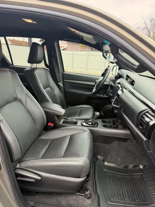 toyota hilux invincible 2.8 full - slika 11