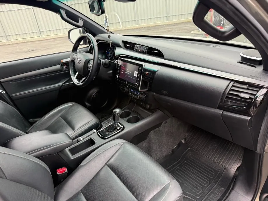toyota hilux invincible 2.8 full - slika 12
