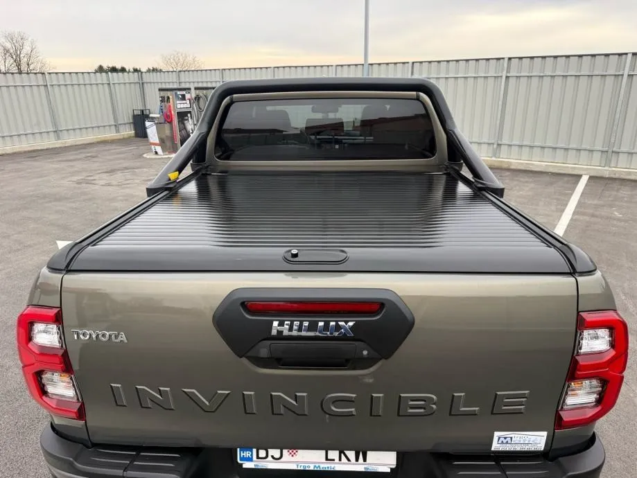 toyota hilux invincible 2.8 full - slika 9