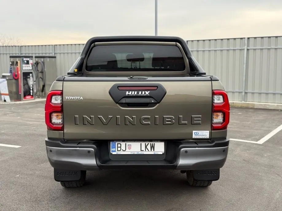 toyota hilux invincible 2.8 full - slika 6