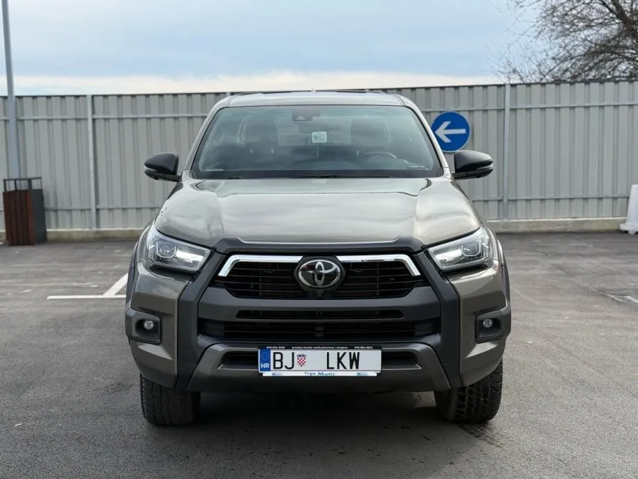 toyota hilux invincible 2.8 full - slika 2