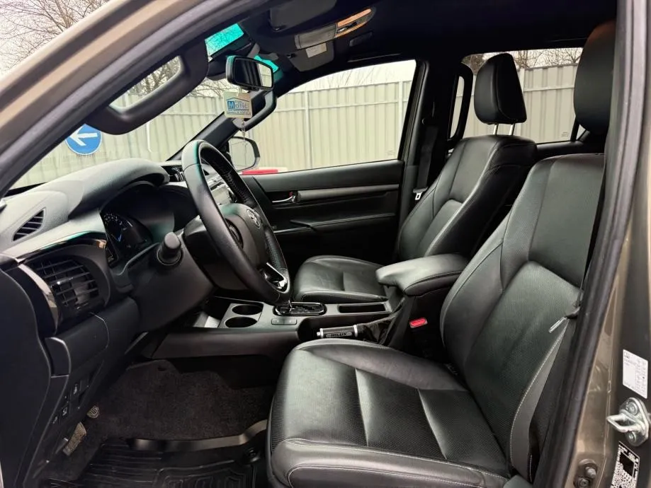 toyota hilux invincible 2.8 full - slika 10