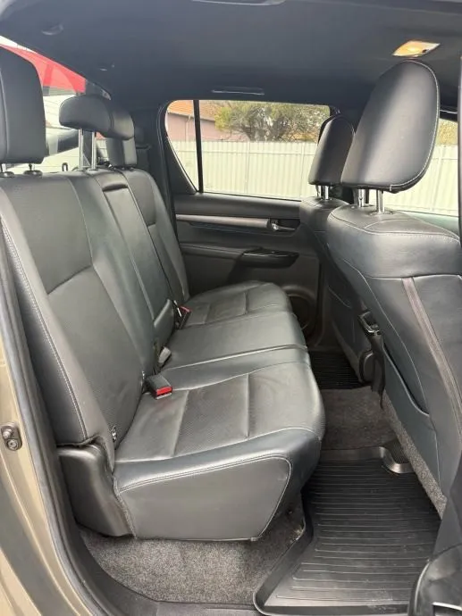 toyota hilux invincible 2.8 full - slika 16