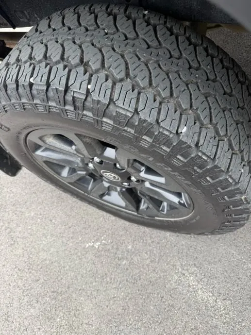 toyota hilux invincible 2.8 full - slika 19