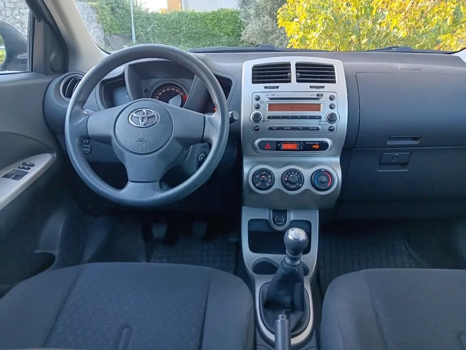toyota urban cruiser 1,33,servisna,reg.do 08/2026 - slika 7
