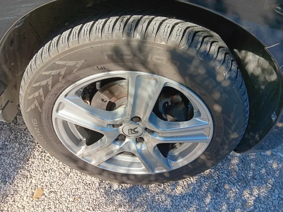 toyota urban cruiser 1,33,servisna,reg.do 08/2026 - slika 15