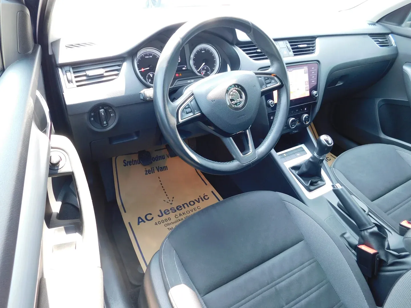 12024 škoda octavia combi ambition 1.6 tdi - slika 9