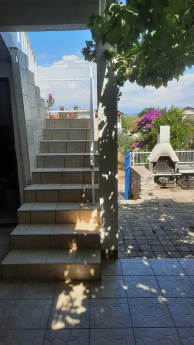 !!kuća s dvorištem,staro selo: murter, 105.00 m2 (prodaja) - slika 16