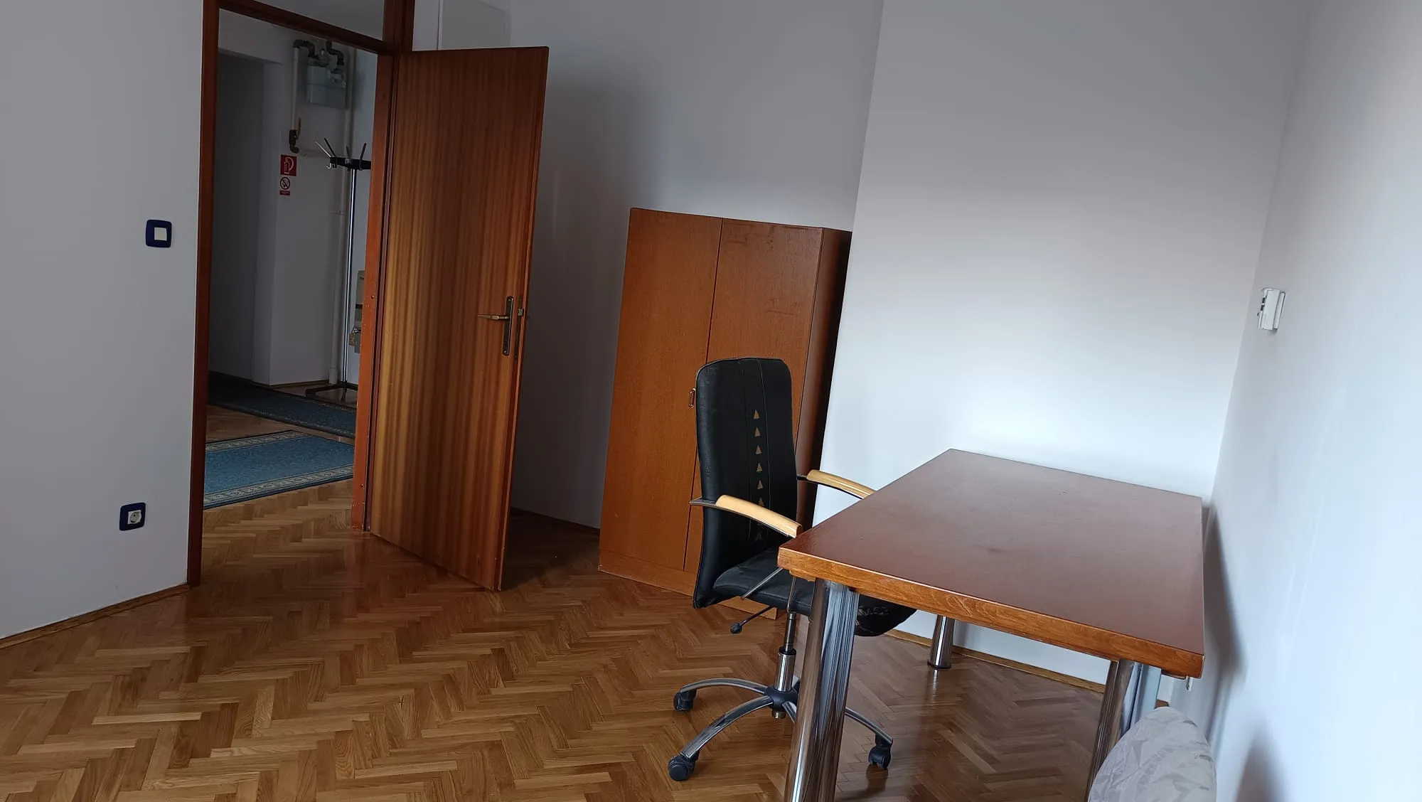 trnje-vrbik; iznajmljuje se poslovni prostor u zgradi na 2. katu - slika 19