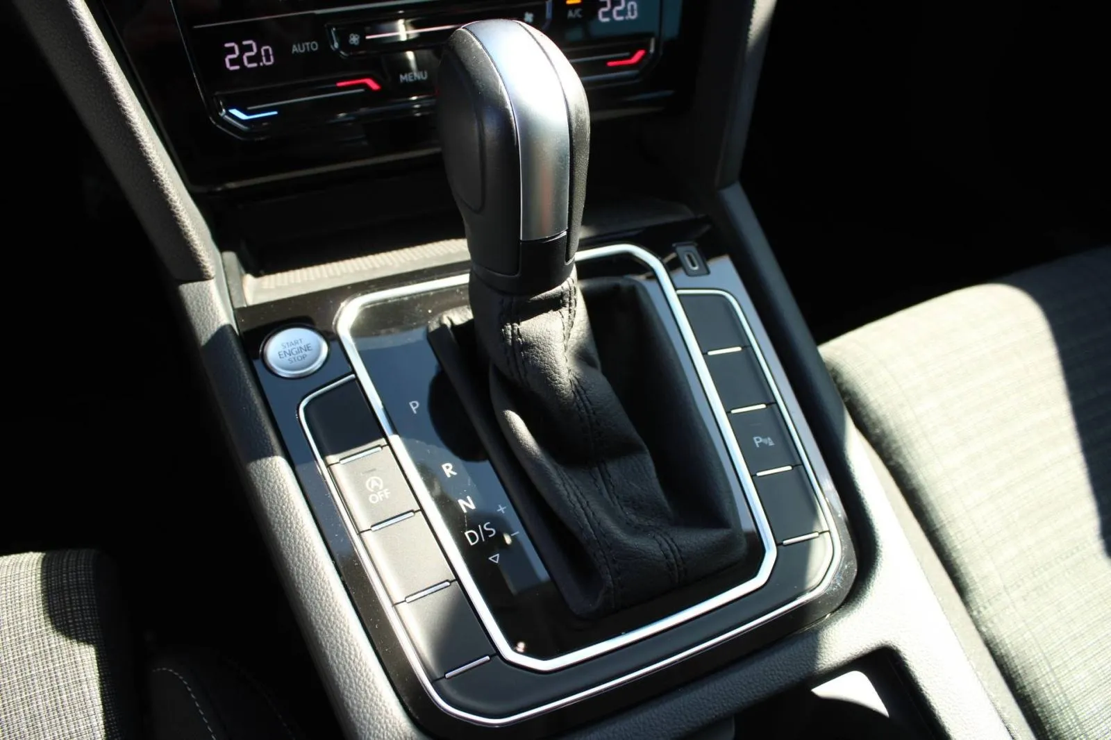 vw passat 2.0 tdi dsg *led, navigacija, kamera* - slika 10