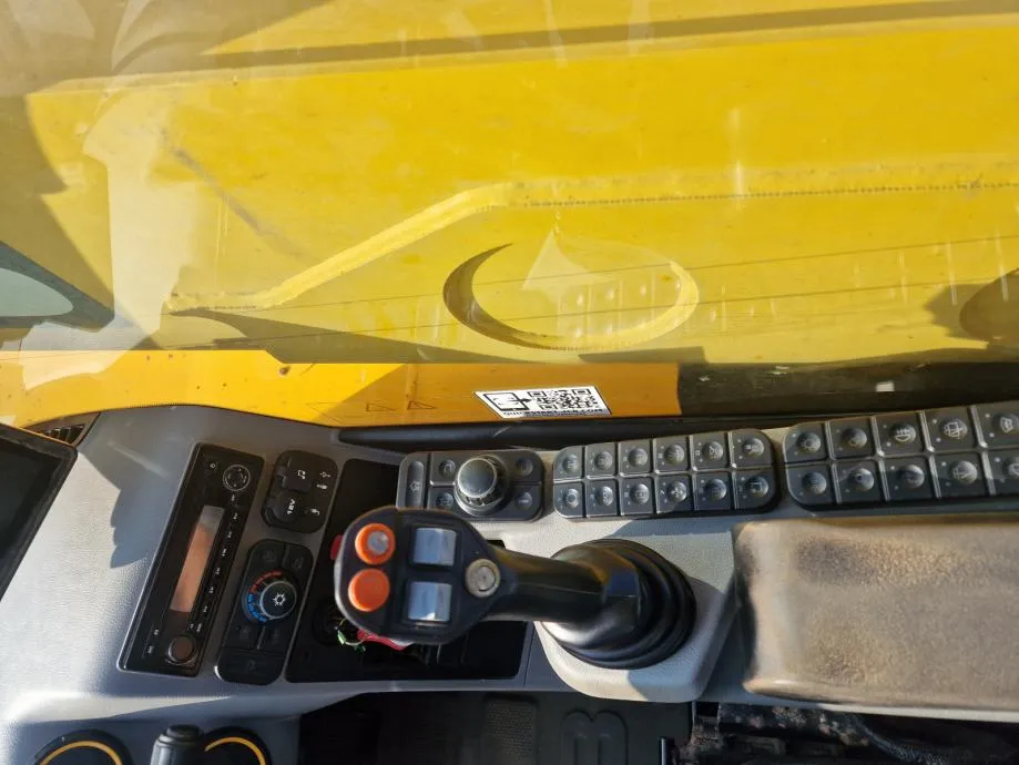 teleskopski utovarivač jcb - slika 4