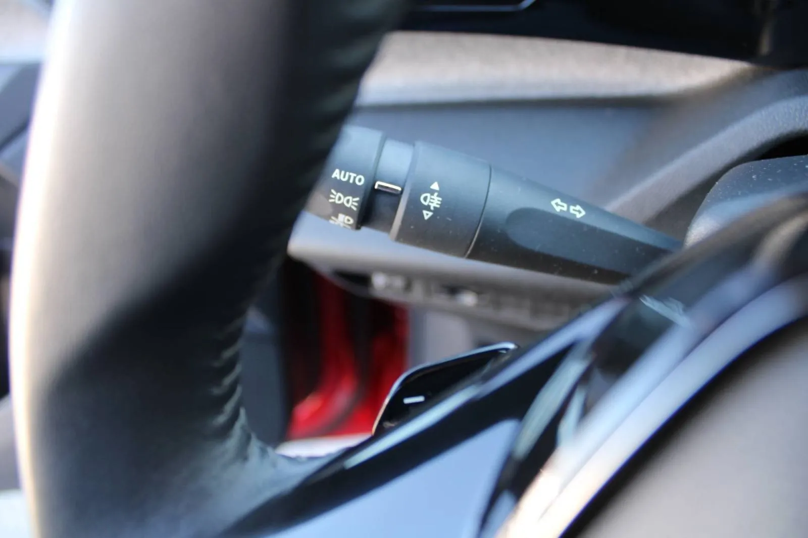 peugeot 308 1.2 puretech automatik allure *led, navigacija, kamera* - slika 15