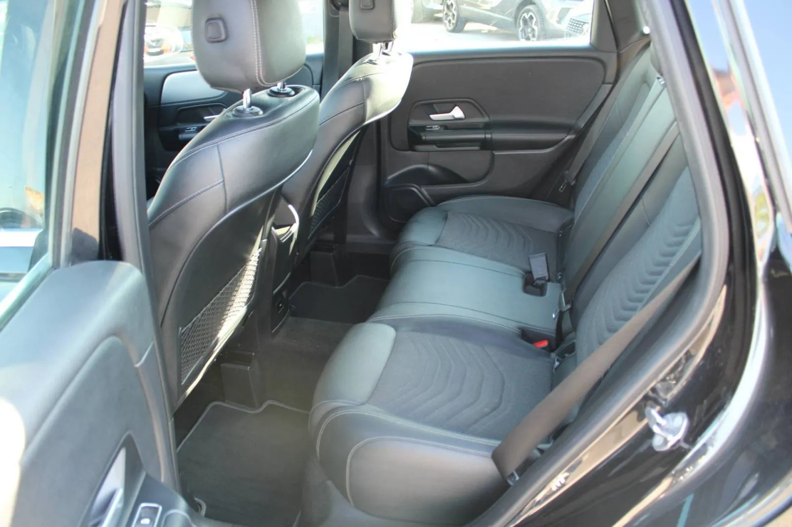mercedes-benz klasa b 180d automatik *led, kamera* - slika 10