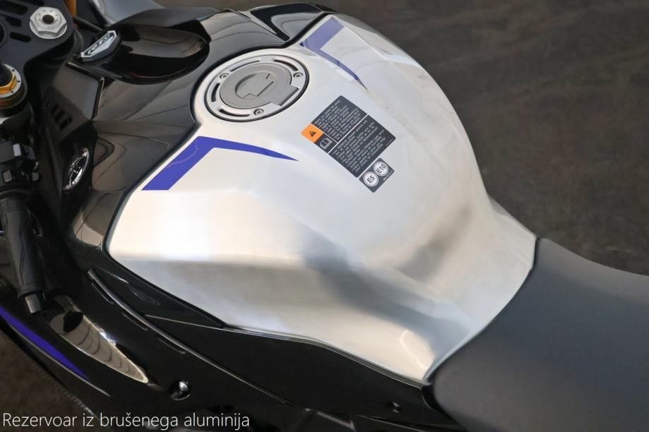 yamaha r1m karbon - novo - moguča registracija - slika 7