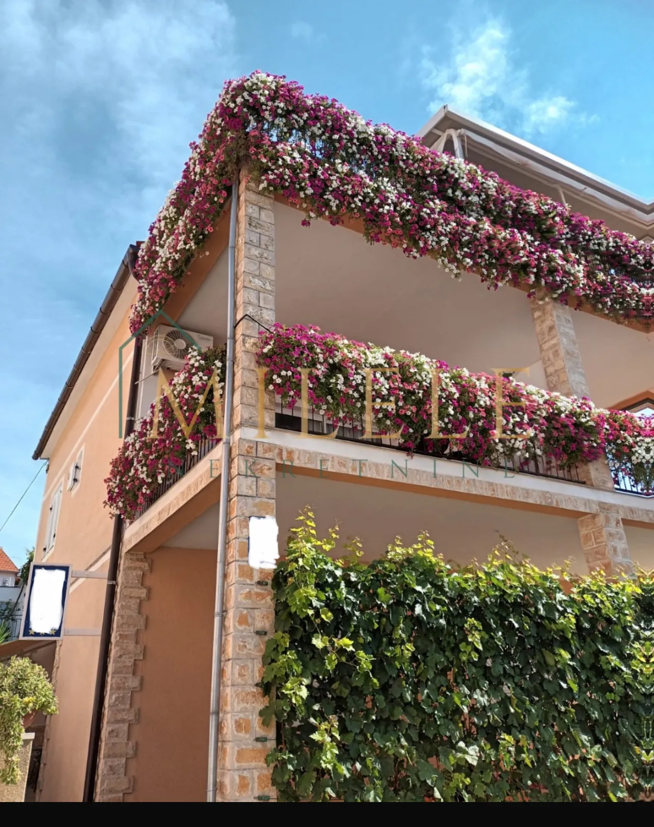 Vodice kuća sa 5 apartmana