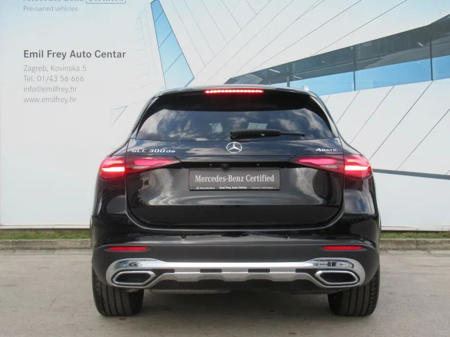 mercedes-benz glc 300 de 4m avantgarde panorama/head-up/burmester/360° - slika 7