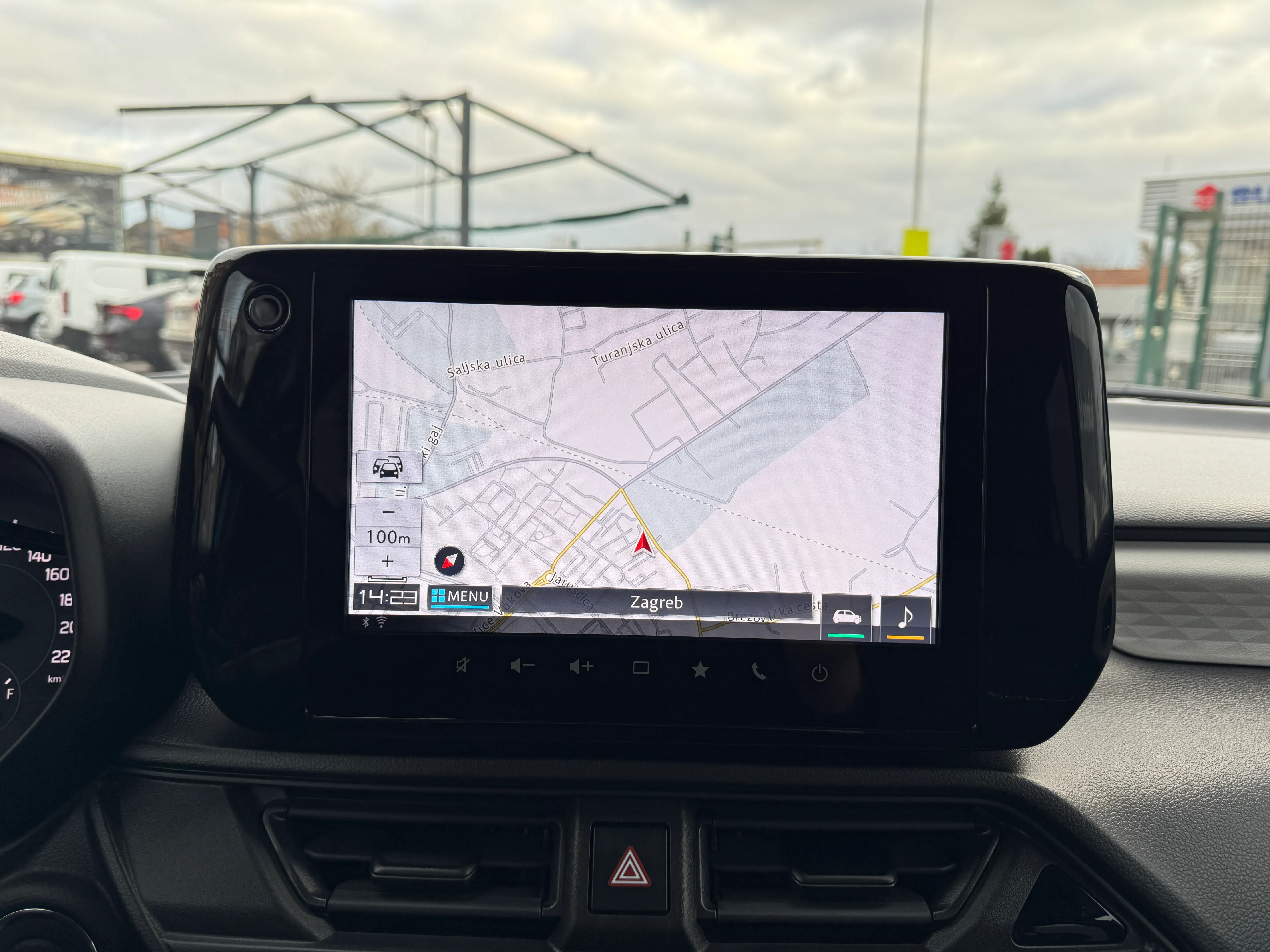 suzuki swift 1,2 gl+ hybrid - slika 13