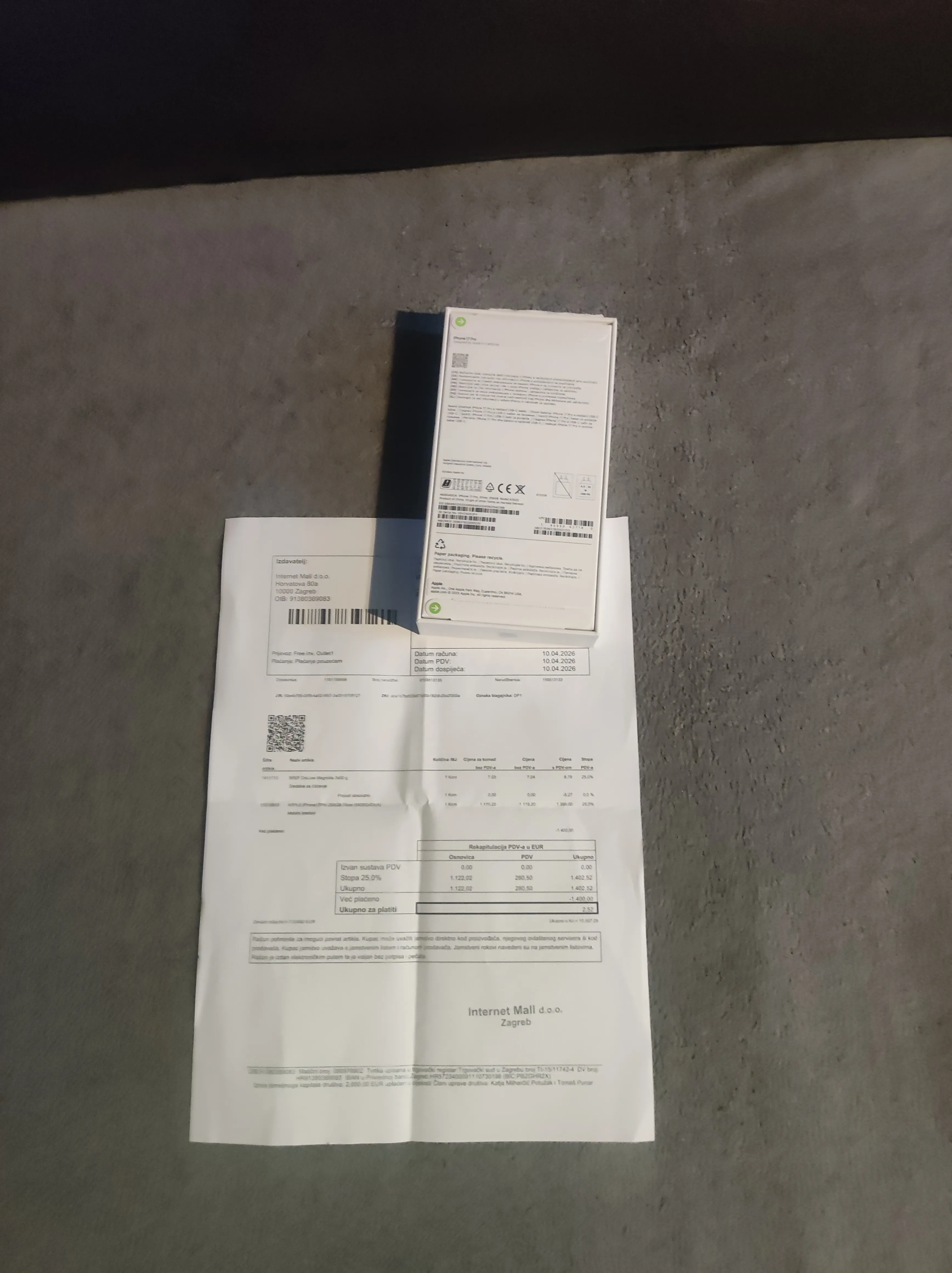 iphone 17 pro silver zapakirano sa računom - slika 2