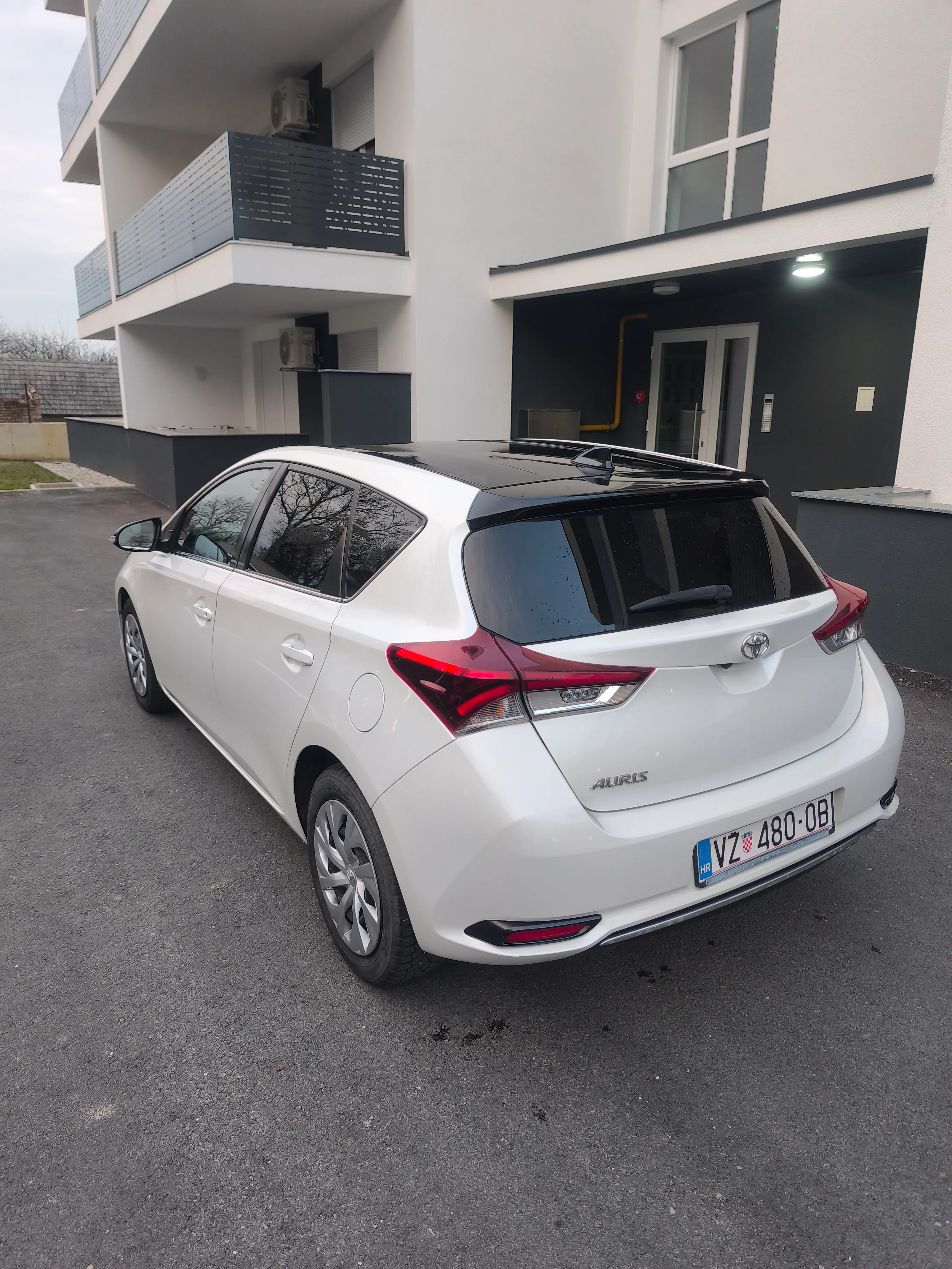toyota auris 1,2 turbo black edition - slika 5