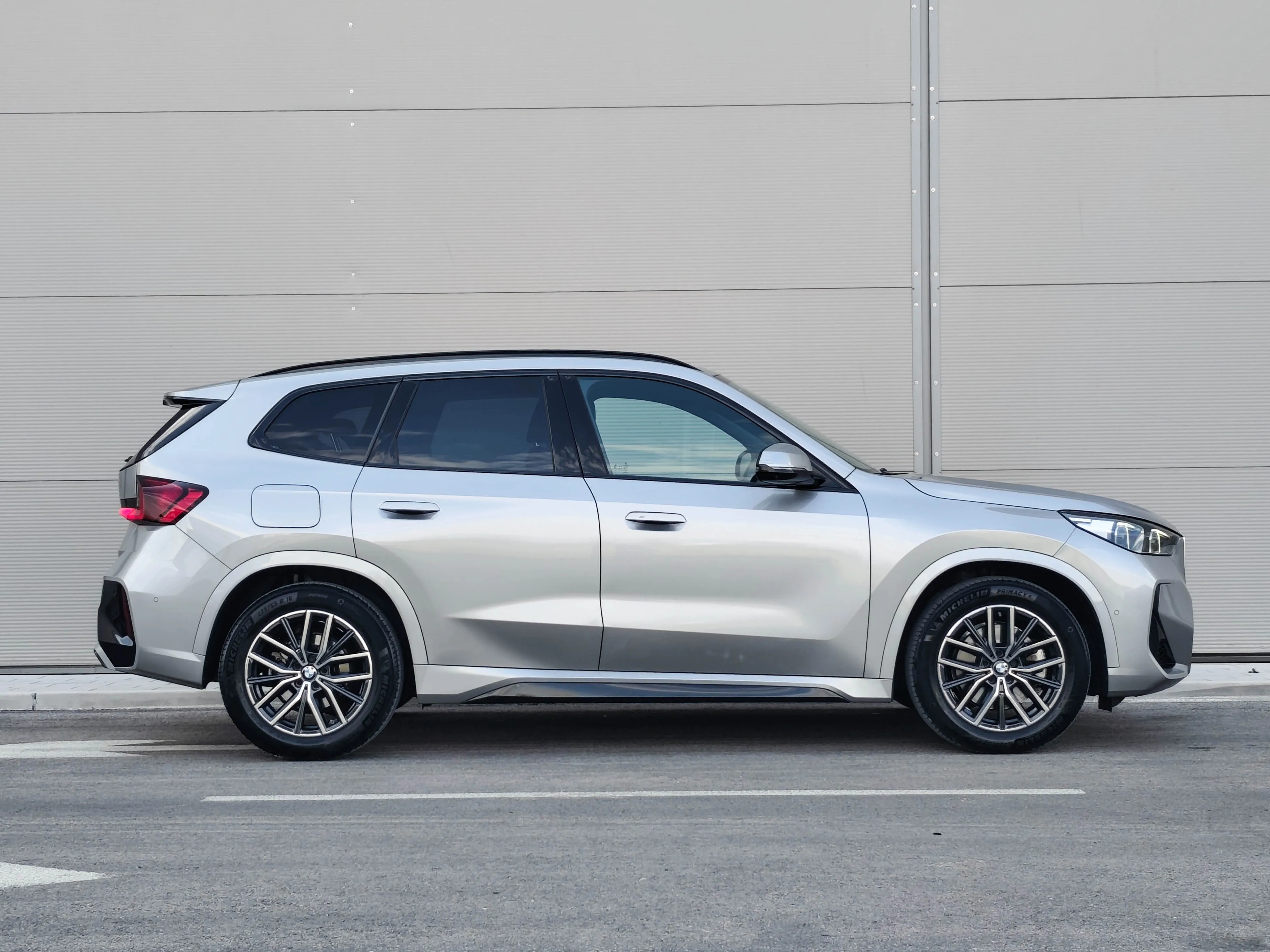 bmw x1 xdrive23i m paket |head up |kuka |18''alu |driving assist pro - slika 12